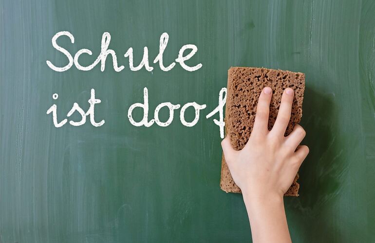 Nicht jeder findet Schule toll. Immer mehr Kinder und Jugendliche schwänzen. Dagegen wollen Schulen und das Land vorgehen. Nicht jeder findet Schule toll. Immer mehr Kinder und Jugendliche schwänzen. Dagegen wollen Schulen und das Land vorgehen.
