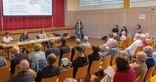 Info-Veranstaltung in der Halle der Eichendorffschule: Die Stadt Ludwigsburg plädiert für die Einführung der Parkraumbewirtschaf Info-Veranstaltung in der Halle der Eichendorffschule: Die Stadt Ludwigsburg plädiert für die Einführung der Parkraumbewirtschaftung in Grünbühl und Sonnenberg.