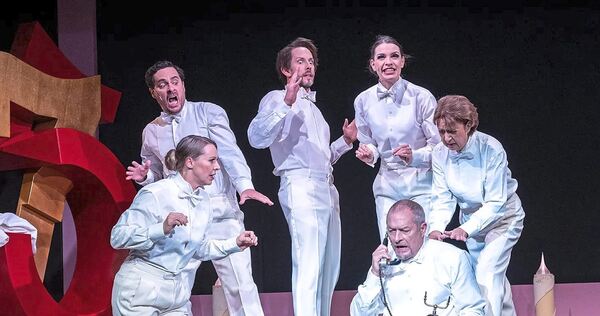 Zum Jubiläum der Komödie im Marquardt gibts eine Theaterrevue mit Jörg Pauly, Bianca Spiegel, Gideon Rapp, Bernadette Hug, Reinh Zum Jubiläum der Komödie im Marquardt gibts eine Theaterrevue mit Jörg Pauly, Bianca Spiegel, Gideon Rapp, Bernadette Hug, Reinhold Weiser und Monika Hirschle.