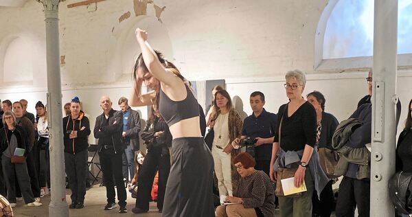 „Wandern in Raum und Zeit“ - unter diesem Motto stand der „multidisziplinäre Abend mit junger Kunst“ im Kunstzentrum Karlskasern „Wandern in Raum und Zeit“ - unter diesem Motto stand der „multidisziplinäre Abend mit junger Kunst“ im Kunstzentrum Karlskaserne.