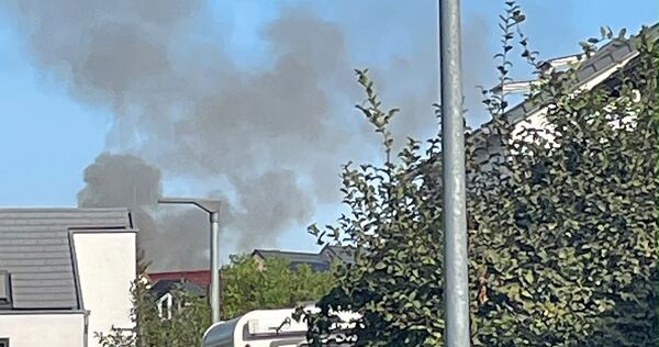 Der Rauch ist weit zu sehen. Der Rauch ist weit zu sehen.