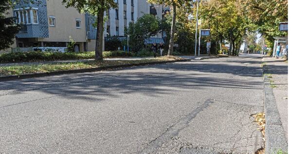 Die Königinallee im Süden der Stadt ist marode – wie so viele Straßen in Ludwigsburg. Fördermittel sollen nun in die Sanierung e Die Königinallee im Süden der Stadt ist marode – wie so viele Straßen in Ludwigsburg. Fördermittel sollen nun in die Sanierung eines Abschnitts fließen. Auch der Paulusweg wird umgebaut.