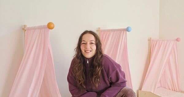 Olivia Seiberth eröffnet im Januar den Momo-Kleinkindergarten in Aldingen. In solchen Bettchen werden die Kinder schlafen. Sie s Olivia Seiberth eröffnet im Januar den Momo-Kleinkindergarten in Aldingen. In solchen Bettchen werden die Kinder schlafen. Sie sollen noch auf einen Sockel kommen, damit sie nicht auf dem Boden stehen.