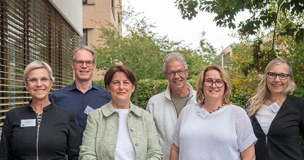 In einer Tagungspause auf der Ludwigsburger Karlshöhe: (von links) Ulrike Schäfle (Mercedes-Benz Sindelfingen), Patric Traut (IB In einer Tagungspause auf der Ludwigsburger Karlshöhe: (von links) Ulrike Schäfle (Mercedes-Benz Sindelfingen), Patric Traut (IBM), Dr. Sabette Elter (Leiterin des medizinisch-psychologischen Fachdienstes auf der Karlshöhe), Jürgen Hoffmann (Porsche)