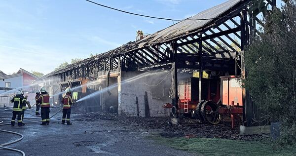 Ein Opfer der Flammen: Die ausgebrannte Scheune auf dem landwirtschaftlichen Gehöft in der Nähe des Oberriexinger Friedhofs. Ein Opfer der Flammen: Die ausgebrannte Scheune auf dem landwirtschaftlichen Gehöft in der Nähe des Oberriexinger Friedhofs.