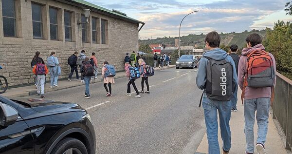 Für mehr Sicherheit für Schüler auf der Neckarbrücke sorgt das Landratsamt. Für mehr Sicherheit für Schüler auf der Neckarbrücke sorgt das Landratsamt.