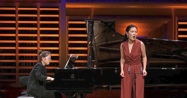 Fülle von Timbres: Das Duo Xiaoyu Dou und Xiaoran Chu im Konzertsaal der Musikhochschule. Fülle von Timbres: Das Duo Xiaoyu Dou und Xiaoran Chu im Konzertsaal der Musikhochschule.