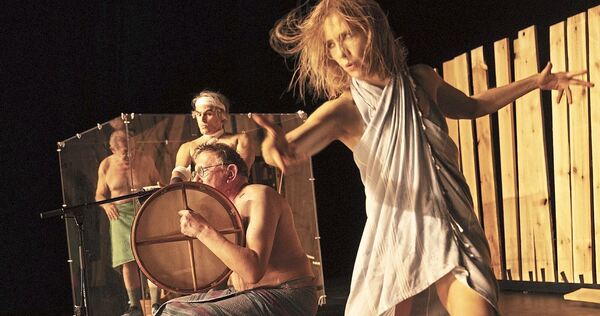 Abgründigkeit und Tröstliches: „Tanzende Idioten“ läuft aktuell im Schauspiel Stuttgart. Abgründigkeit und Tröstliches: „Tanzende Idioten“ läuft aktuell im Schauspiel Stuttgart.
