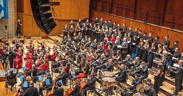 Reiche Polyphonie: Das Stuttgarter Kammerorchester mit dem figure humaine Kammerchor in der Liederhalle. Reiche Polyphonie: Das Stuttgarter Kammerorchester mit dem figure humaine Kammerchor in der Liederhalle.