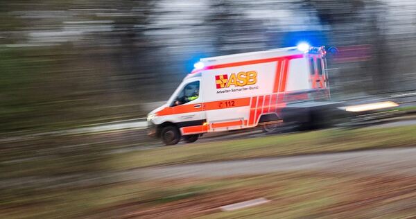 Beide Unfallbeteiligten wurden ins Krankenhaus gebracht. Beide Unfallbeteiligten wurden ins Krankenhaus gebracht.