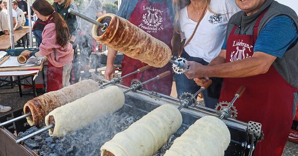 Lecker: Die Baumkuchen aus Siebenbürgen schmecken auch Schwaben. Lecker: Die Baumkuchen aus Siebenbürgen schmecken auch Schwaben.