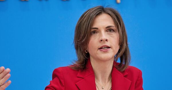 Elisabeth Kaiser (SPD), Staatsministerin und Ost-Beauftragte der Bundesregierung. Elisabeth Kaiser (SPD), Staatsministerin und Ost-Beauftragte der Bundesregierung.