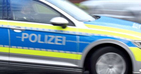 Die Polizei verfolgte den flüchtigen 17-Jährigen. Die Polizei verfolgte den flüchtigen 17-Jährigen.