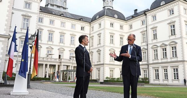 Bundeskanzler Friedrich Merz (CDU, re.) und Frankreichs Präsident Emmanuel Macron beim EU-Gipfel im Mai in Montenegro. Nun haben Bundeskanzler Friedrich Merz (CDU, re.) und Frankreichs Präsident Emmanuel Macron beim EU-Gipfel im Mai in Montenegro. Nun haben die beiden einen Plan geschmiedet, um der europäischen Auto-Industrie zu helfen.
