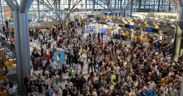 Flugbetrieb an Stuttgarter Flughafen kurzzeitig ausgesetzt Flugbetrieb an Stuttgarter Flughafen kurzzeitig ausgesetzt