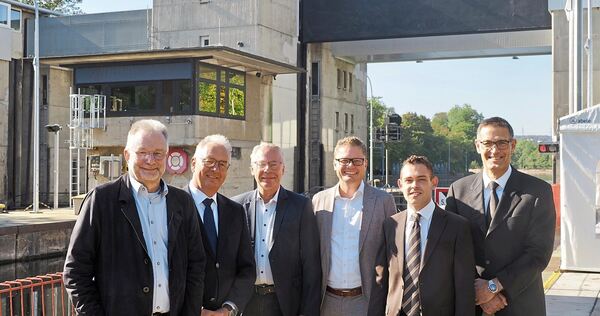 Bei der Einweihungsfeier (von links): Walter Braun und Klaus Michels von der Wasserstraßen- und Schifffahrtsverwaltung (WSV), Re Bei der Einweihungsfeier (von links): Walter Braun und Klaus Michels von der Wasserstraßen- und Schifffahrtsverwaltung (WSV), Reiner Boucsein von der IHK Stuttgart, die Bürgermeister Florian Bargmann und Mario Dittmann sowie Joachim Abratis, ebenfall