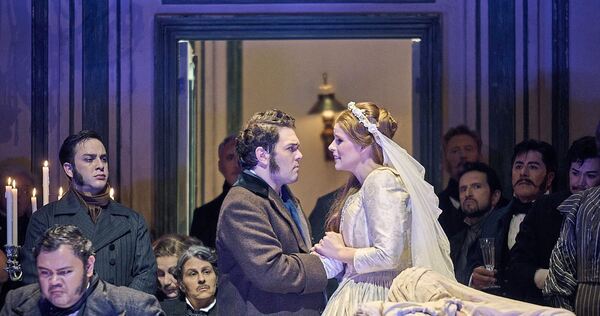 Es geht um Liebe, Hoffnung und Beziehungen unter patriarchaler Gewalt: Die Oper „Lucia di Lammermoor“ ist jetzt in Stuttgart zu Es geht um Liebe, Hoffnung und Beziehungen unter patriarchaler Gewalt: Die Oper „Lucia di Lammermoor“ ist jetzt in Stuttgart zu sehen.