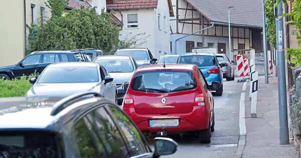 In der Heimengasse in Hoheneck staut sich der Verkehr regelmäßig – sehr zum Ärger der Anwohner. In der Heimengasse in Hoheneck staut sich der Verkehr regelmäßig – sehr zum Ärger der Anwohner.
