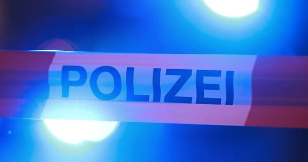 Die Polizei sucht einen 35 bis 40 Jahre alten Betrüger. Die Polizei sucht einen 35 bis 40 Jahre alten Betrüger.