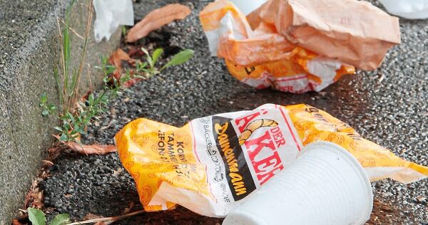 So etwas sieht man öfter in Ludwigsburg: Müll an der Bärenwiese. So etwas sieht man öfter in Ludwigsburg: Müll an der Bärenwiese.