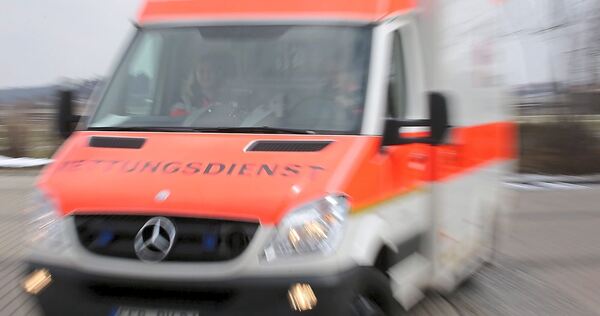 Die Verletzten wurden ins Krankenhaus gebracht. Die Verletzten wurden ins Krankenhaus gebracht.