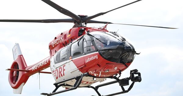 Auto überschlägt sich bei Ulm: Drei Menschen schwer verletzt Auto überschlägt sich bei Ulm: Drei Menschen schwer verletzt