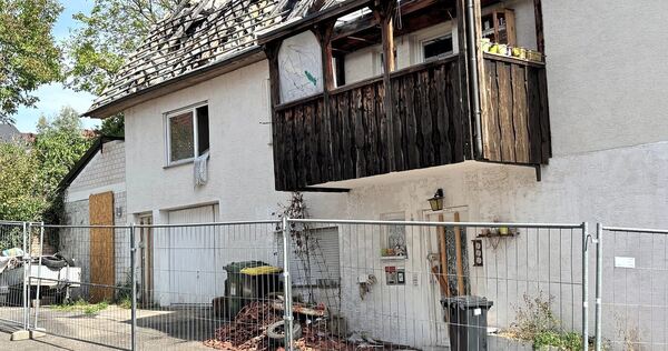 Abgesperrte Ruine: Wie lange dieser Zustand noch andauern werde, darauf habe die Kommune keinen Einfluss, sagt Bürgermeisterin S Abgesperrte Ruine: Wie lange dieser Zustand noch andauern werde, darauf habe die Kommune keinen Einfluss, sagt Bürgermeisterin Simone Lehnert.