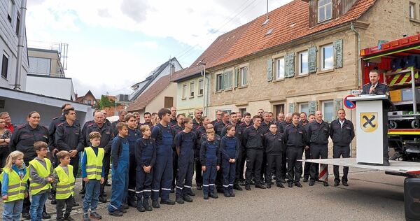 Übergabe der Feuerwehrfahrzeuge an die Pleidelsheimer Feuerwehr. cdew
