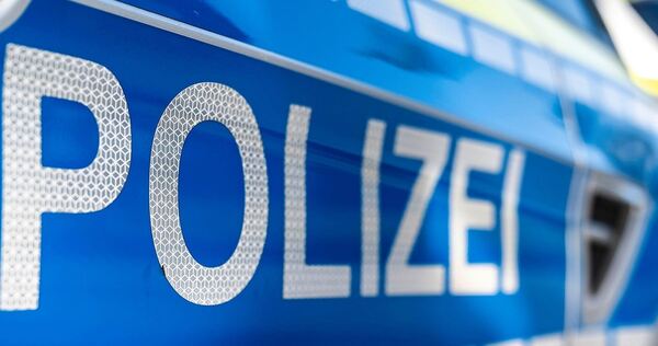 Die Polizei ist auf der Suche nach dem unbekannten Fahrer. Die Polizei ist auf der Suche nach dem unbekannten Fahrer.