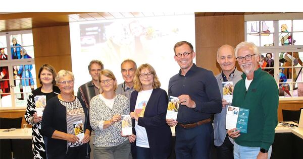 Vorstellung des gemeinsamen Nachbarschaftsprojekts (von links): Barbara Ogbone, Monika Bäuerle, Gerd Fink, Jutta Walter, Erich B Vorstellung des gemeinsamen Nachbarschaftsprojekts (von links): Barbara Ogbone, Monika Bäuerle, Gerd Fink, Jutta Walter, Erich Bannert, Doris Öhler, Uwe Skrzypek-Muth, Frank Kontermann und Thomas Walter.