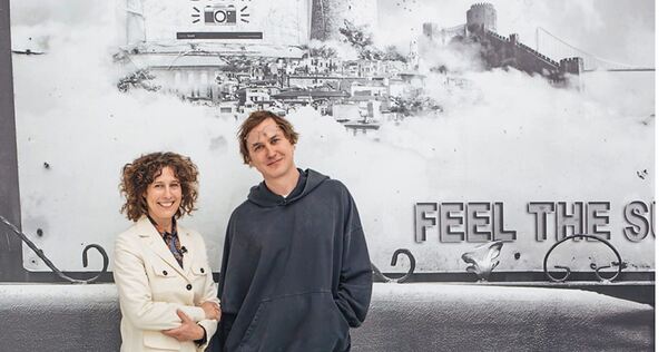 Fotografische Entdeckung der Wirklichkeit: Schauspieler und Fotokünstler Lars Eidinger mit Kunsthallen-Direktorin Nicole Fritz. Fotografische Entdeckung der Wirklichkeit: Schauspieler und Fotokünstler Lars Eidinger mit Kunsthallen-Direktorin Nicole Fritz.