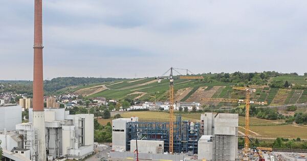Die Baustelle für die Klärschlammverbrennung am Neckar: Auch für diese Anlage will die EnBW Grundwasser nutzen. Die Baustelle für die Klärschlammverbrennung am Neckar: Auch für diese Anlage will die EnBW Grundwasser nutzen.