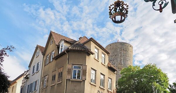 Das Eckgebäude Hauptstraße 40 und die benachbarte Entengasse 2 sollen saniert werden. Das Eckgebäude Hauptstraße 40 und die benachbarte Entengasse 2 sollen saniert werden.