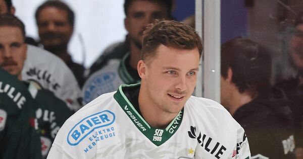 So soll es wieder aussehen: Arne Uplegger war direkt nach dem Einschlag des Pucks beim Team-Zahnarzt der Bietigheim Steelers. So soll es wieder aussehen: Arne Uplegger war direkt nach dem Einschlag des Pucks beim Team-Zahnarzt der Bietigheim Steelers.