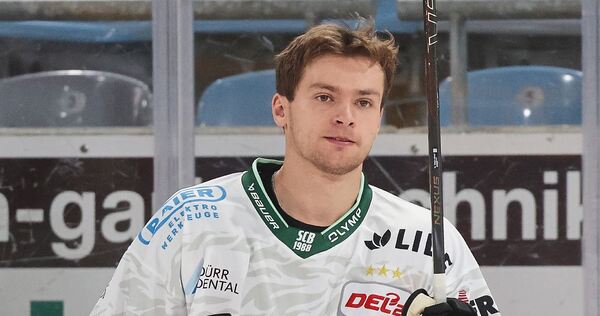 Matthias Pape: Zwei Tore in acht Spielen - nicht schlecht für einen 20-jährigen Verteidiger in seinem ersten Profijahr. Matthias Pape: Zwei Tore in acht Spielen - nicht schlecht für einen 20-jährigen Verteidiger in seinem ersten Profijahr.