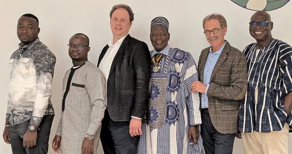 Somwaya Sawadogo, Sayouba Ouédraogo, Amtsleiter der Kommune Kongoussi, Oberbürgermeister Matthias Knecht, Oscar Sawadogo, Konrad Somwaya Sawadogo, Sayouba Ouédraogo, Amtsleiter der Kommune Kongoussi, Oberbürgermeister Matthias Knecht, Oscar Sawadogo, Konrad Seigfried, Vorsitzender Förderkreis Burkina Faso, sowie Barthélemy Savadogo (von links)