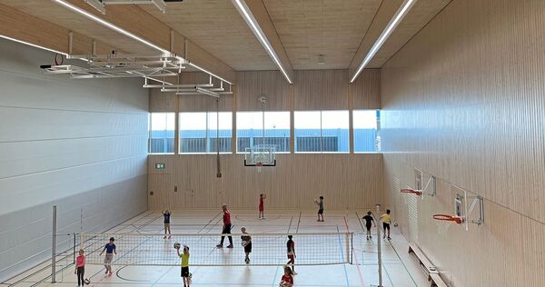 Eine Sporthalle mit Wohlfühlflair ist am Mittwochnachmittag offiziell eingeweiht worden. Der Bedarf ist groß. Eine Sporthalle mit Wohlfühlflair ist am Mittwochnachmittag offiziell eingeweiht worden. Der Bedarf ist groß.