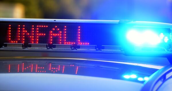 Symbolbild - Polizei sichert Unfallstelle Symbolbild - Polizei sichert Unfallstelle