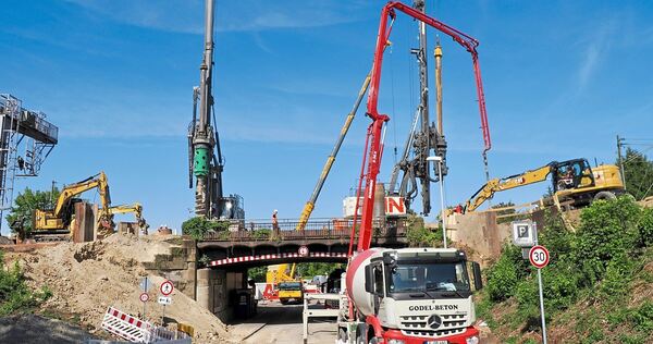 Um diese Brücke in der August-Bebel-Straße geht es. Dieses Foto entstand bei den Arbeiten im Sommer. Um diese Brücke in der August-Bebel-Straße geht es. Dieses Foto entstand bei den Arbeiten im Sommer.