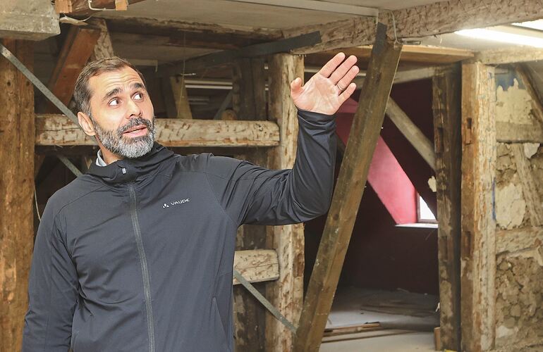 Eigentümer Gunter Kainz beschäftigt sich intensiv mit den Planungen für Umbau und Sanierung. Eigentümer Gunter Kainz beschäftigt sich intensiv mit den Planungen für Umbau und Sanierung.
