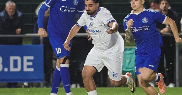 Im Vorwärtsgang: Mohamed Baroudi (Mitte) und der FSV 08 Bietigheim-Bissingen. Screenreader