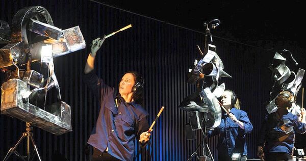 Neue Musik zwischen Klangexperiment und KI: Steven Kazuo Takasugis „Museum Factory“. Neue Musik zwischen Klangexperiment und KI: Steven Kazuo Takasugis „Museum Factory“.