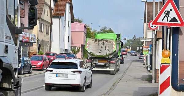 Viel Verkehr auf der Remstalstraße. Auch sie soll mit der Westrandstraße vom Durchgangsverkehr entlastet werden. Viel Verkehr auf der Remstalstraße. Auch sie soll mit der Westrandstraße vom Durchgangsverkehr entlastet werden.