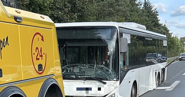 Auf der Autobahn in der Nähe von Ibbenbüren endete im Juli 2025 die Irrfahrt eines 22-jährigen Ludwigsburgers. Vor Gericht gab e Auf der Autobahn in der Nähe von Ibbenbüren endete im Juli 2025 die Irrfahrt eines 22-jährigen Ludwigsburgers. Vor Gericht gab er an, dass eine Stimme ihm befohlen habe, diesen und einen weiteren Bus zu stehlen.