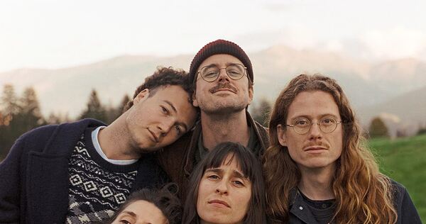 Ein neuer Impuls im Scala: Die Schweizer Indie-Folker von Black Sea Dahu kommen im Oktober ins Haus an der Stuttgarter Straße. Ein neuer Impuls im Scala: Die Schweizer Indie-Folker von Black Sea Dahu kommen im Oktober ins Haus an der Stuttgarter Straße.