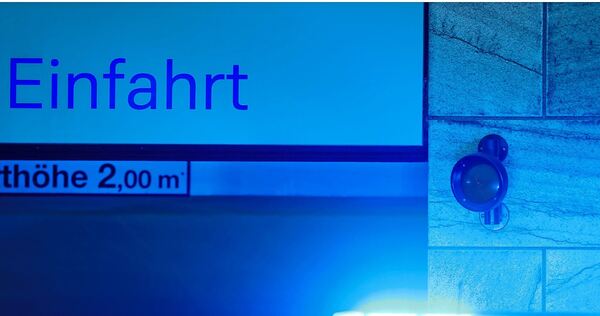 Die Polizei sucht Zeugen, die etwas beobachtet haben. Die Polizei sucht Zeugen, die etwas beobachtet haben.