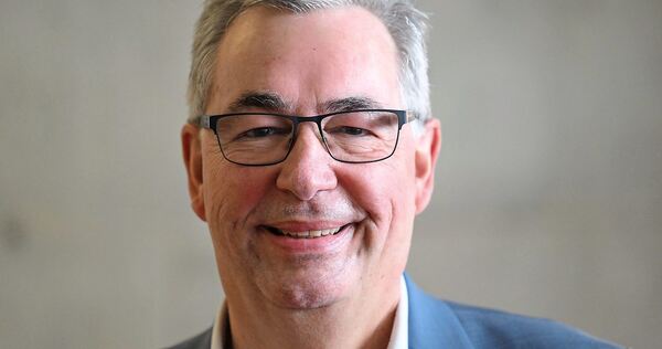 Landrat Dietmar Allgaier hat wieder Grund zum Lächeln: Der Kreishaushalt 2027 erzielt wohl einen Überschuss. Das wäre einzigarti Landrat Dietmar Allgaier hat wieder Grund zum Lächeln: Der Kreishaushalt 2027 erzielt wohl einen Überschuss. Das wäre einzigartig im Regierungsbezirk Stuttgart.