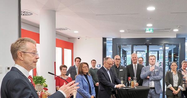 Dr. Heinz-Werner Schulte, Vorstandsvorsitzender der Kreissparkasse Ludwigsburg, spricht bei der Eröffnung der Filiale in Markgrö Dr. Heinz-Werner Schulte, Vorstandsvorsitzender der Kreissparkasse Ludwigsburg, spricht bei der Eröffnung der Filiale in Markgröningen.