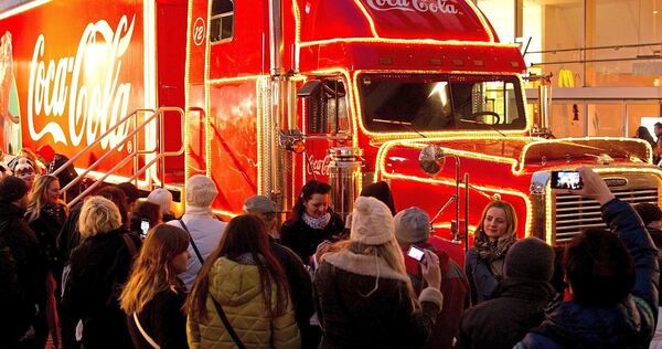 Der Coca-Cola-Weihnachtstruck bei einem Tourstopp im Jahr 2025. Der Coca-Cola-Weihnachtstruck bei einem Tourstopp im Jahr 2025.