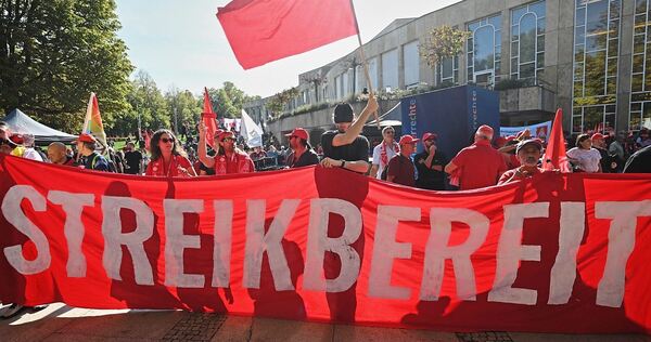 Die IG Metall kündigt Warnstreiks ab dem 1. November an. Die IG Metall kündigt Warnstreiks ab dem 1. November an.